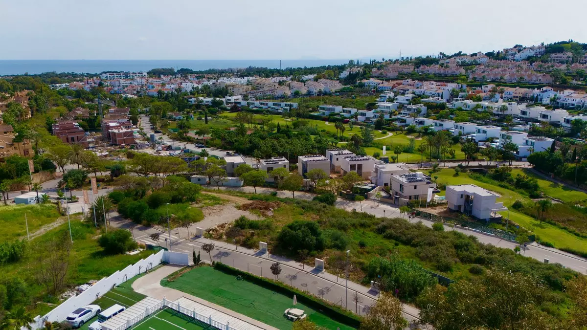 3-bedroom Villa In Estepona, Spain (153 M²)