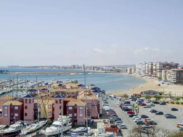 3-bedroom Apartment In Torrevieja, Spain (150 M²)