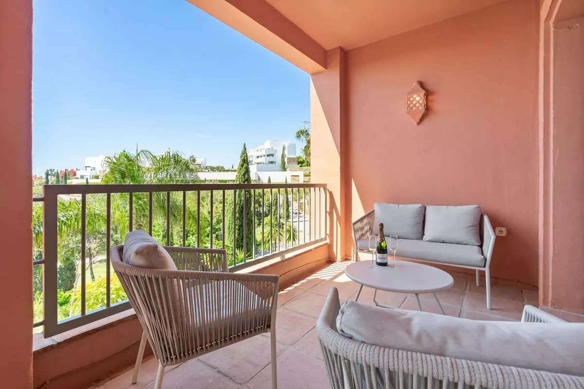 2-bedroom Apartment In Benahavis, Spain (140 M²)