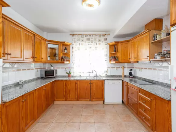 6-bedroom Villa In Torrevieja, Spain (375 M²)