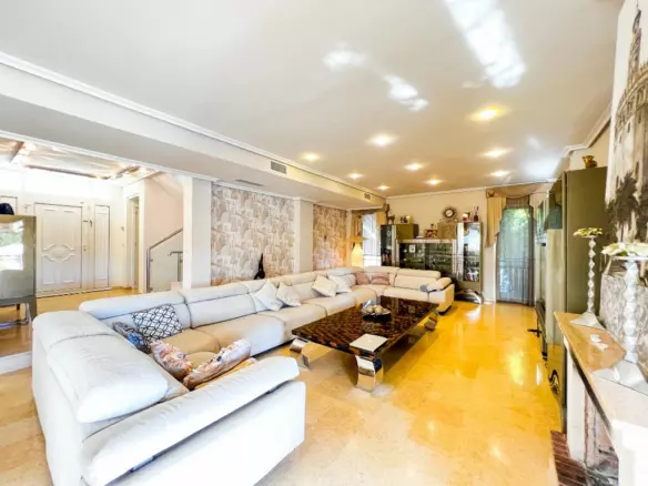 5-bedroom Villa In Torrevieja, Spain (380 M²)