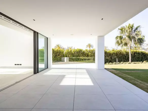 3-bedroom Villa In Marbella, Spain (447 M²)