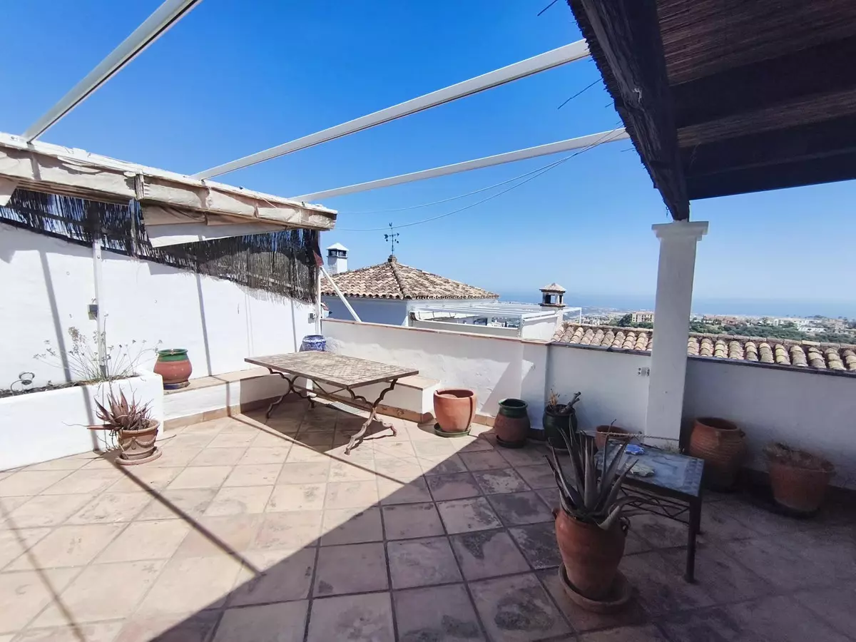 3-bedroom Villa In Benahavis, Spain (212 M²)