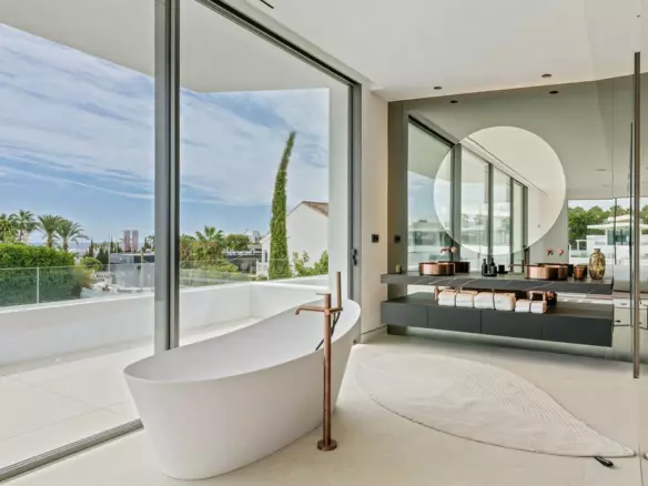 5-bedroom Villa In Marbella, Spain (912 M²)