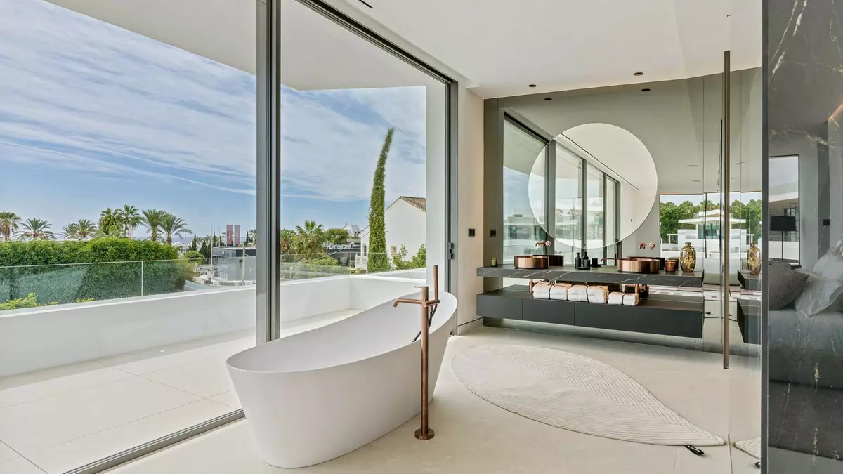 5-bedroom Villa In Marbella, Spain (912 M²)