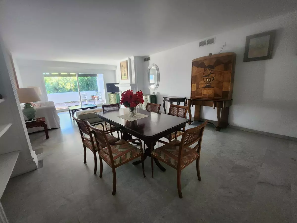 3-bedroom Apartment In Marbella, Spain (220 M²)