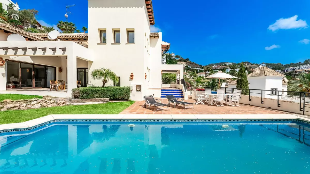 4-bedroom Villa In Benahavis, Spain (396 M²)