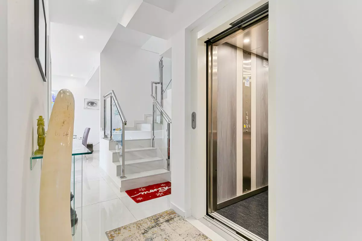 4-bedroom Apartment In Marbella, Spain (198 M²)