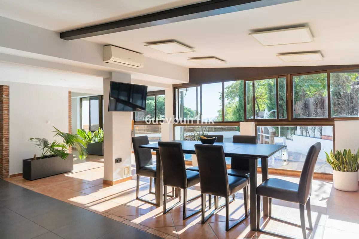 5-bedroom Villa In Torremolinos, Spain (288 M²)