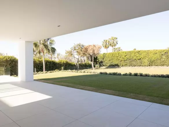 3-bedroom Villa In Marbella, Spain (447 M²)