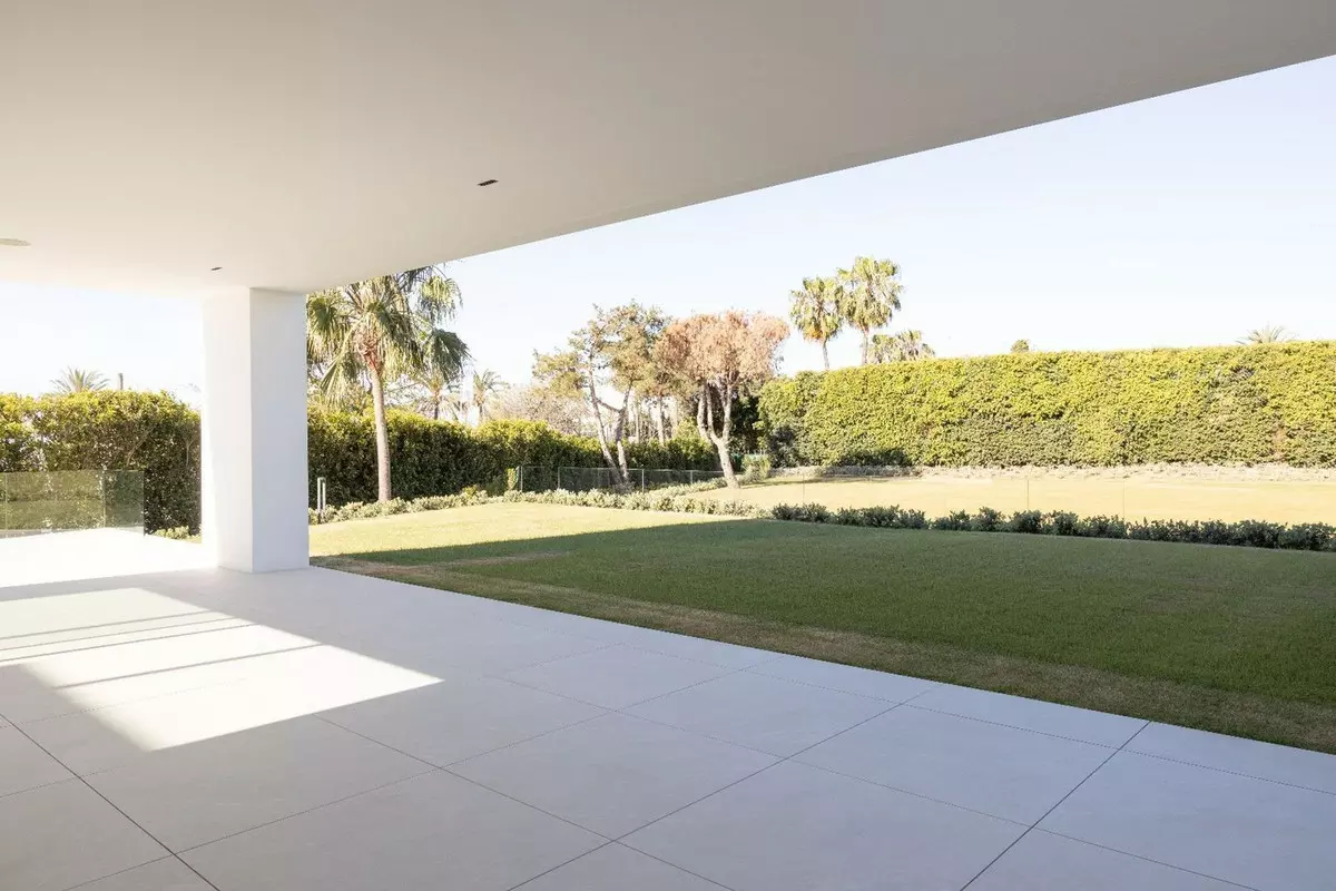 3-bedroom Villa In Marbella, Spain (447 M²)