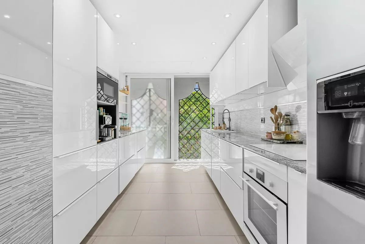 3-bedroom Apartment In Benahavis, Spain (173 M²)