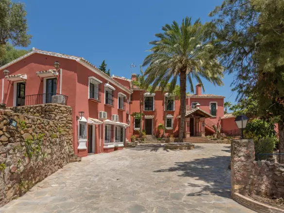 12-bedroom Villa In Benahavis, Spain (1.058 M²)