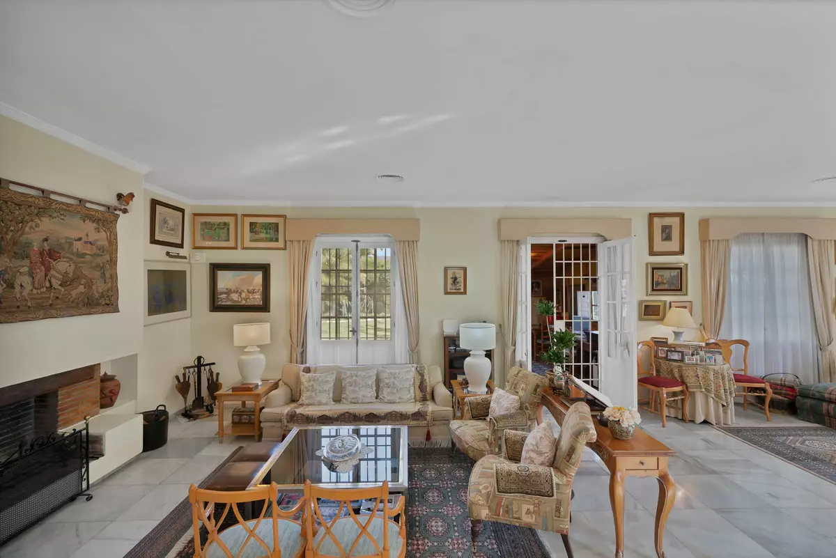 6-bedroom Villa In Marbella, Spain (521 M²)