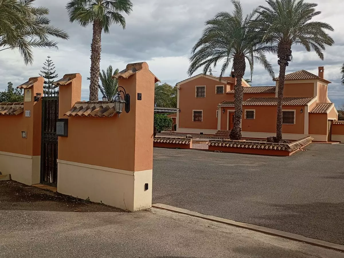 5-bedroom Villa In Dolores, Spain (350 M²)