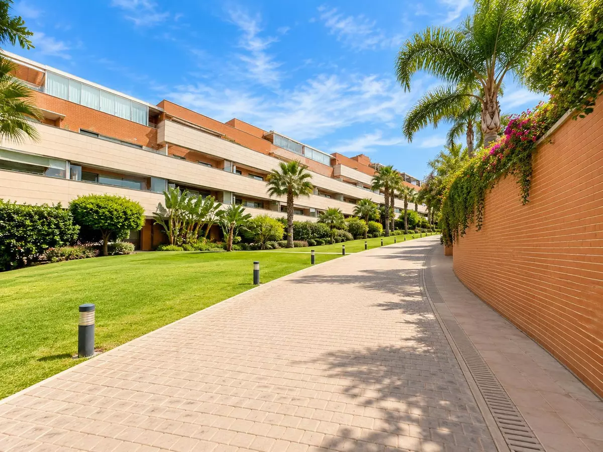 3-bedroom Apartment In Torremolinos, Spain (136 M²)