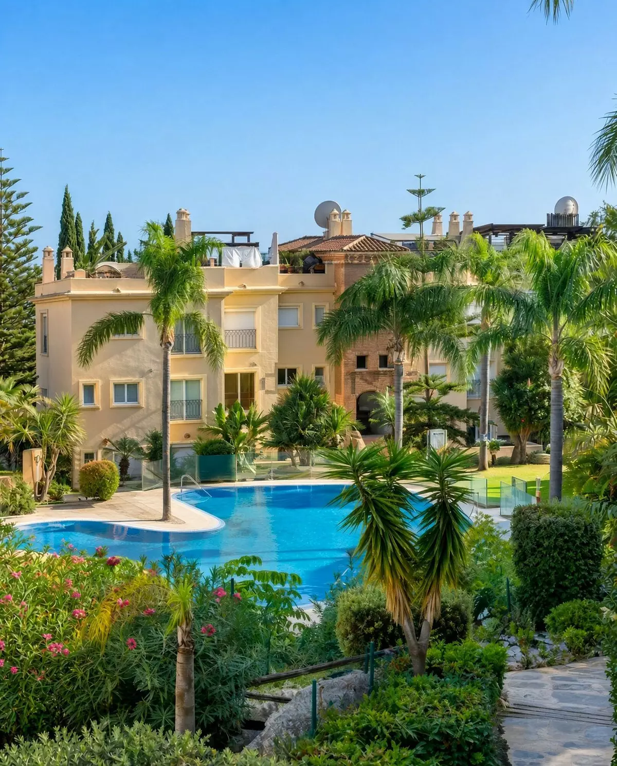 3-bedroom Apartment In Estepona, Spain (110 M²)