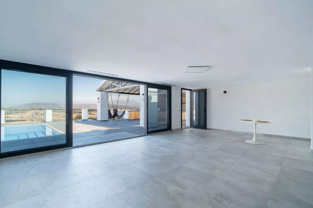6-bedroom Villa In Coín, Spain (527 M²)