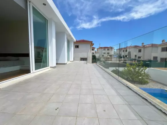 5-bedroom Villa In Bigastro, Spain (322 M²)