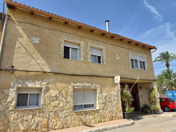 5-bedroom Town House In San Isidro, Spain (300 M²)