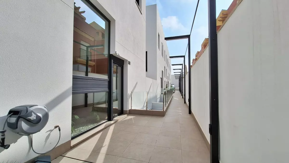 3-bedroom Apartment In Guardamar Del Segura, Spain (120 M²)