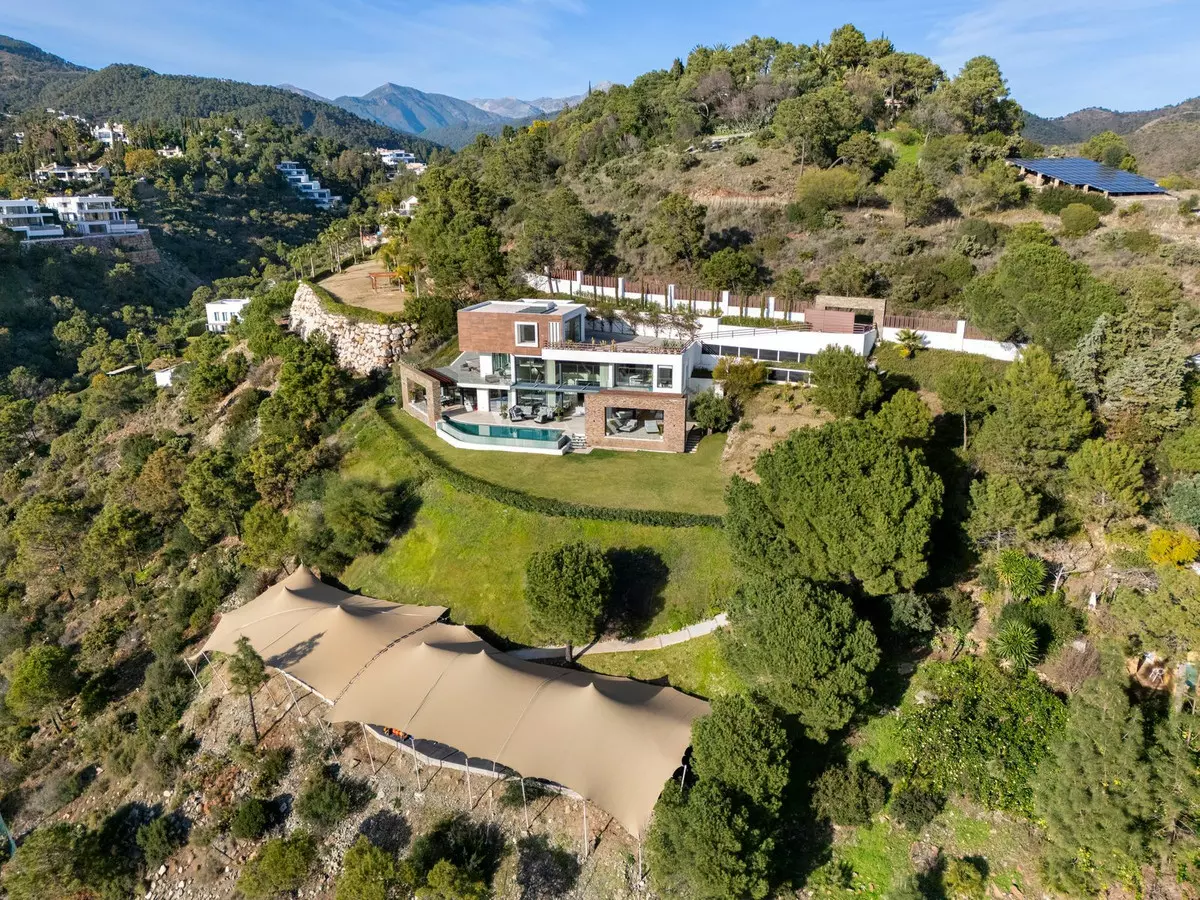 5-bedroom Villa In Benahavis, Spain (715 M²)
