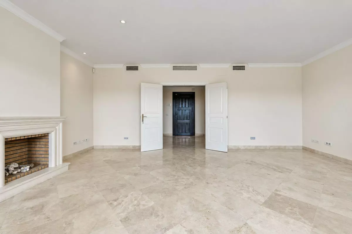 3-bedroom Town House In Estepona, Spain (157 M²)