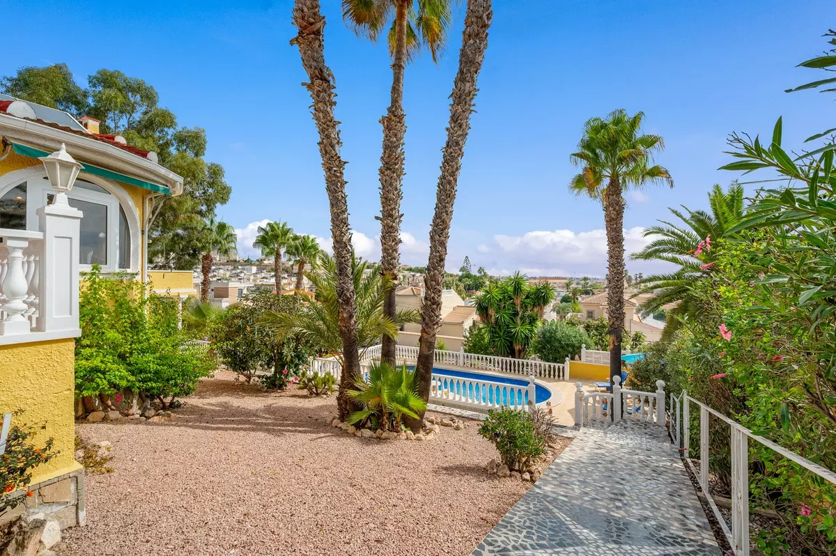 2-bedroom Villa In Rojales, Spain (132 M²)
