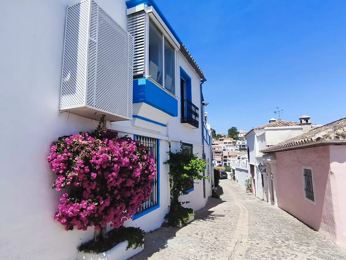 3-bedroom Villa In Benahavis, Spain (212 M²)