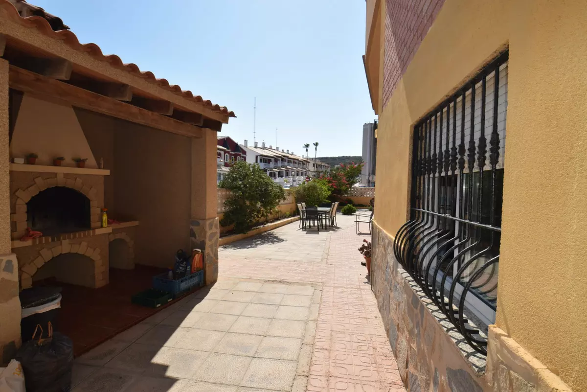 7-bedroom Villa In Guardamar Del Segura, Spain (266 M²)