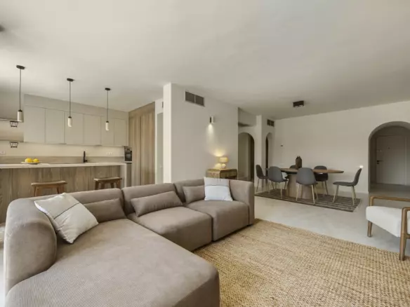 3-bedroom Apartment In Estepona, Spain (298 M²)