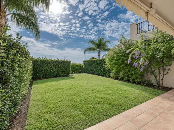 3-bedroom Town House In Estepona, Spain (157 M²)