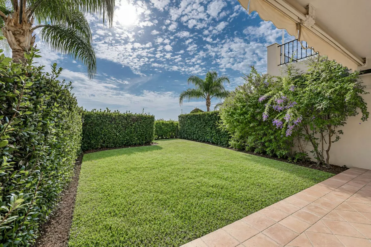 3-bedroom Town House In Estepona, Spain (157 M²)