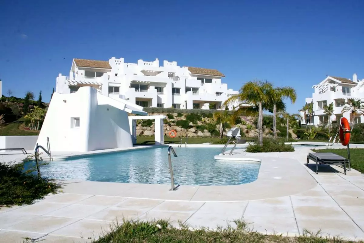 2-bedroom Apartment In Estepona, Spain (100 M²)
