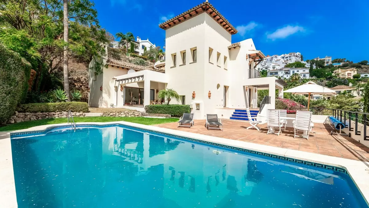 4-bedroom Villa In Benahavis, Spain (396 M²)