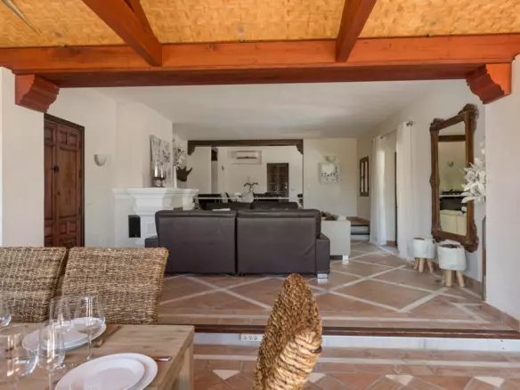 12-bedroom Villa In Benahavis, Spain (1.058 M²)