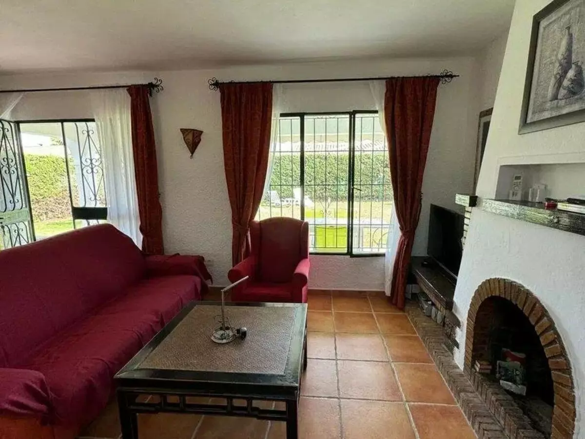 3-bedroom Villa In Estepona, Spain (100 M²)