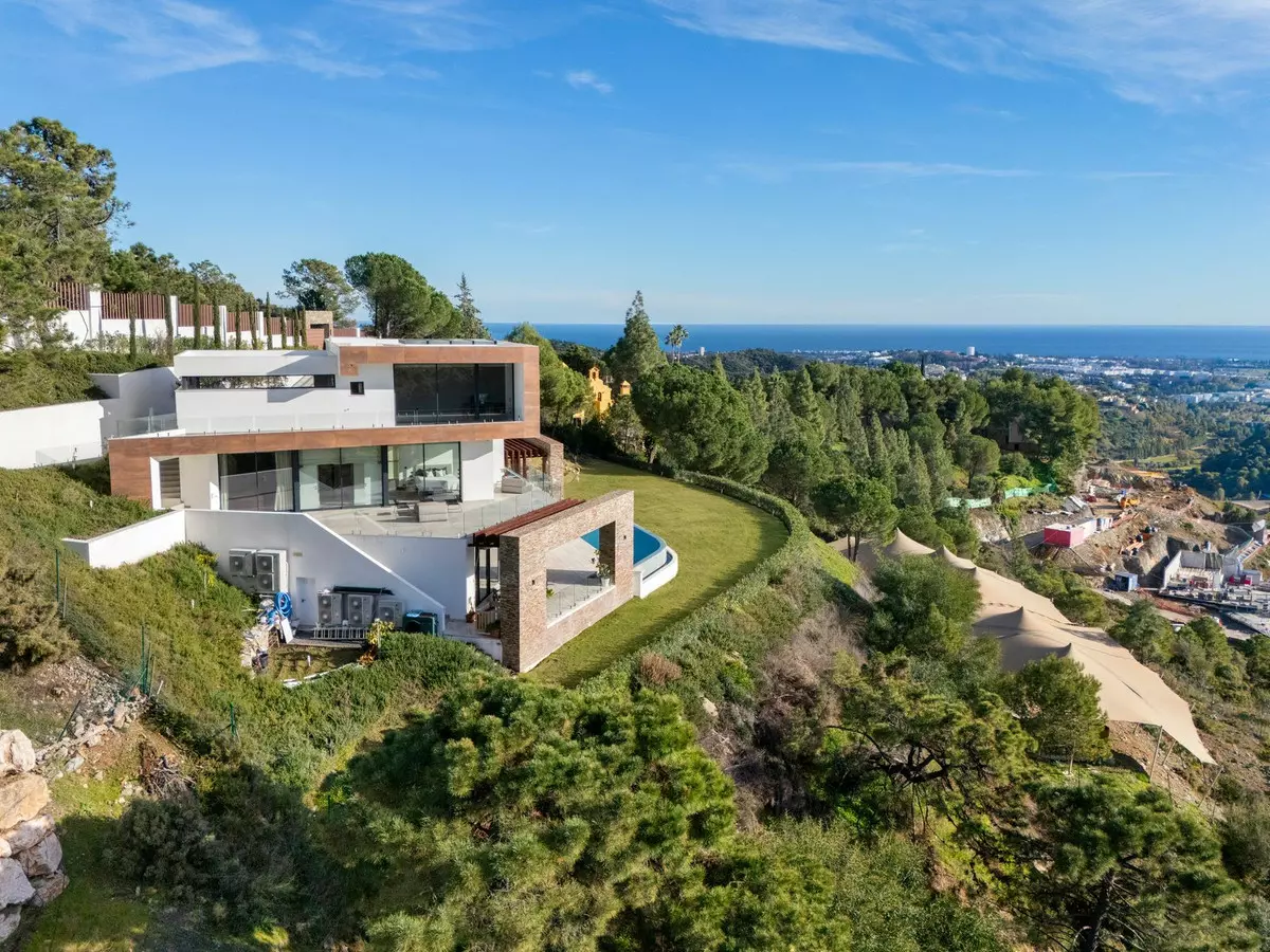5-bedroom Villa In Benahavis, Spain (715 M²)