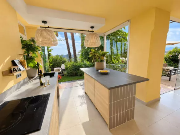 3-bedroom Apartment In Marbella, Spain (160 M²)