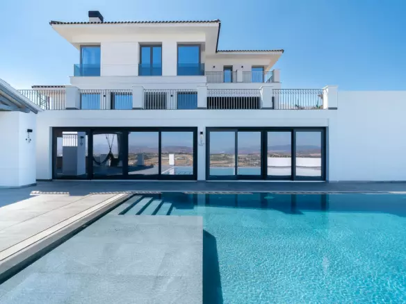 6-bedroom Villa In Coín, Spain (527 M²)
