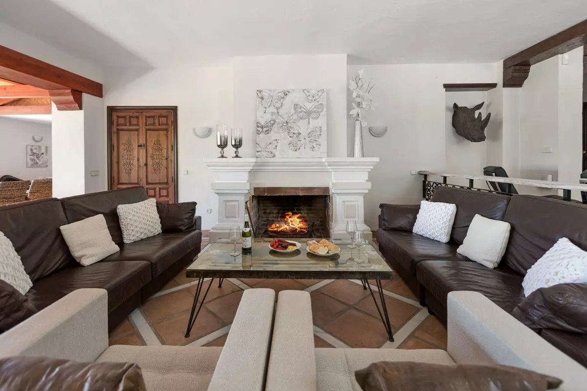 12-bedroom Villa In Benahavis, Spain (1.058 M²)