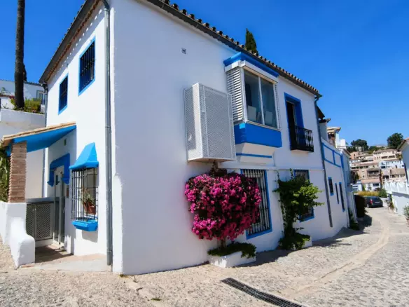 3-bedroom Villa In Benahavis, Spain (212 M²)