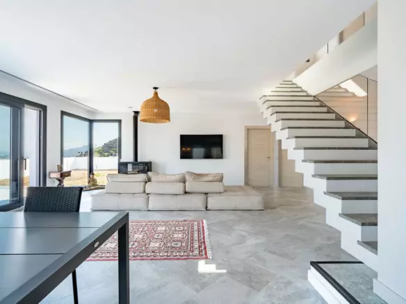 6-bedroom Villa In Coín, Spain (527 M²)