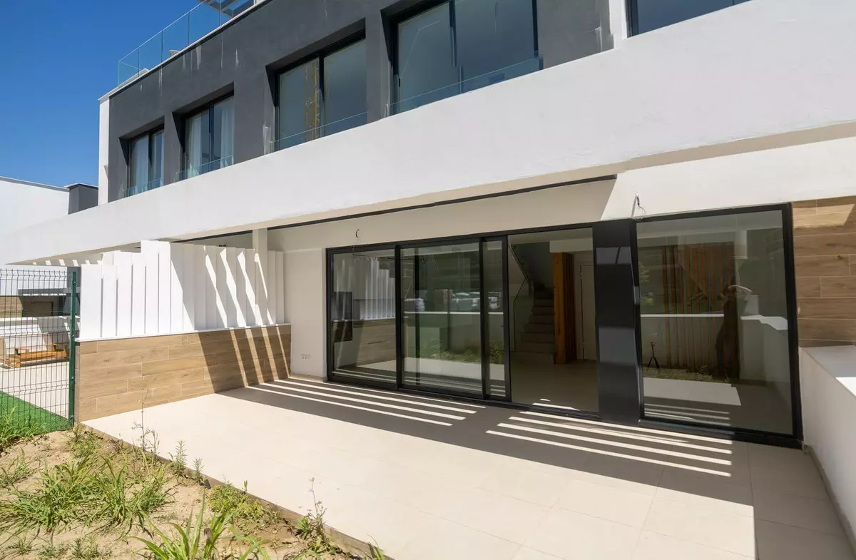 3-bedroom Villa In Estepona, Spain (140 M²)