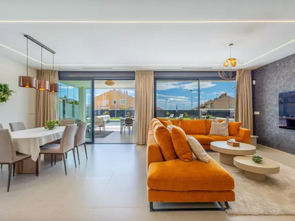 4-bedroom Villa In Torrevieja, Spain (234 M²)