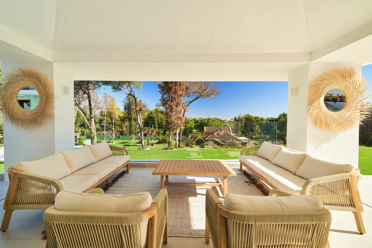 6-bedroom Villa In Marbella, Spain (449 M²)