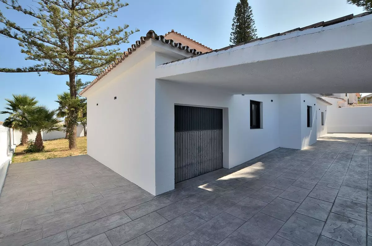 5-bedroom Villa In Mijas, Spain (307 M²)
