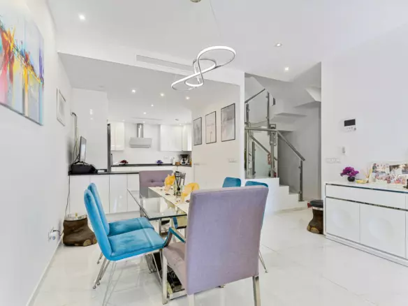 4-bedroom Apartment In Marbella, Spain (198 M²)