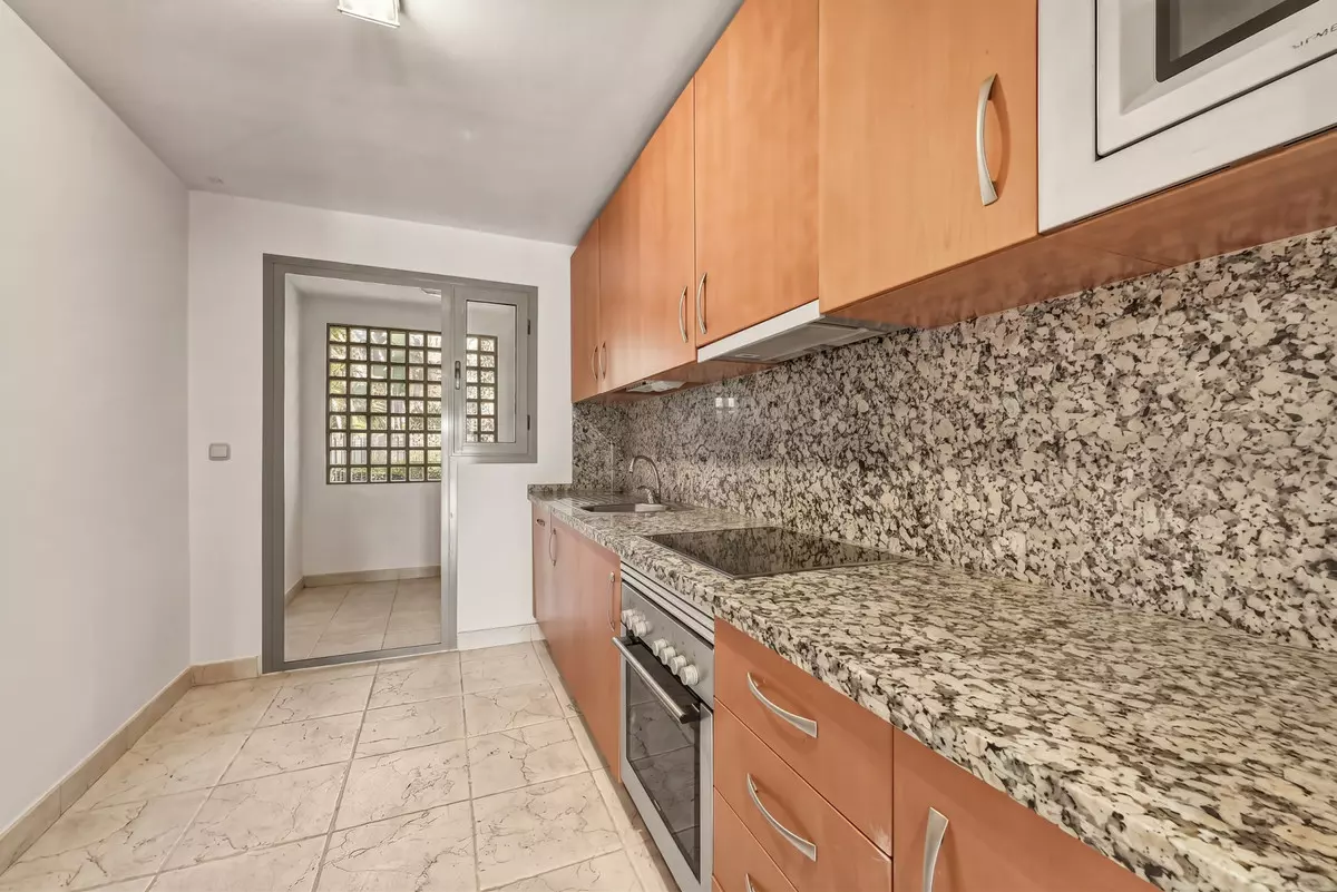 2-bedroom Apartment In Estepona, Spain (100 M²)