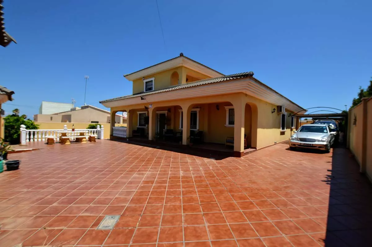 6-bedroom Villa In Orihuela, Spain (240 M²)